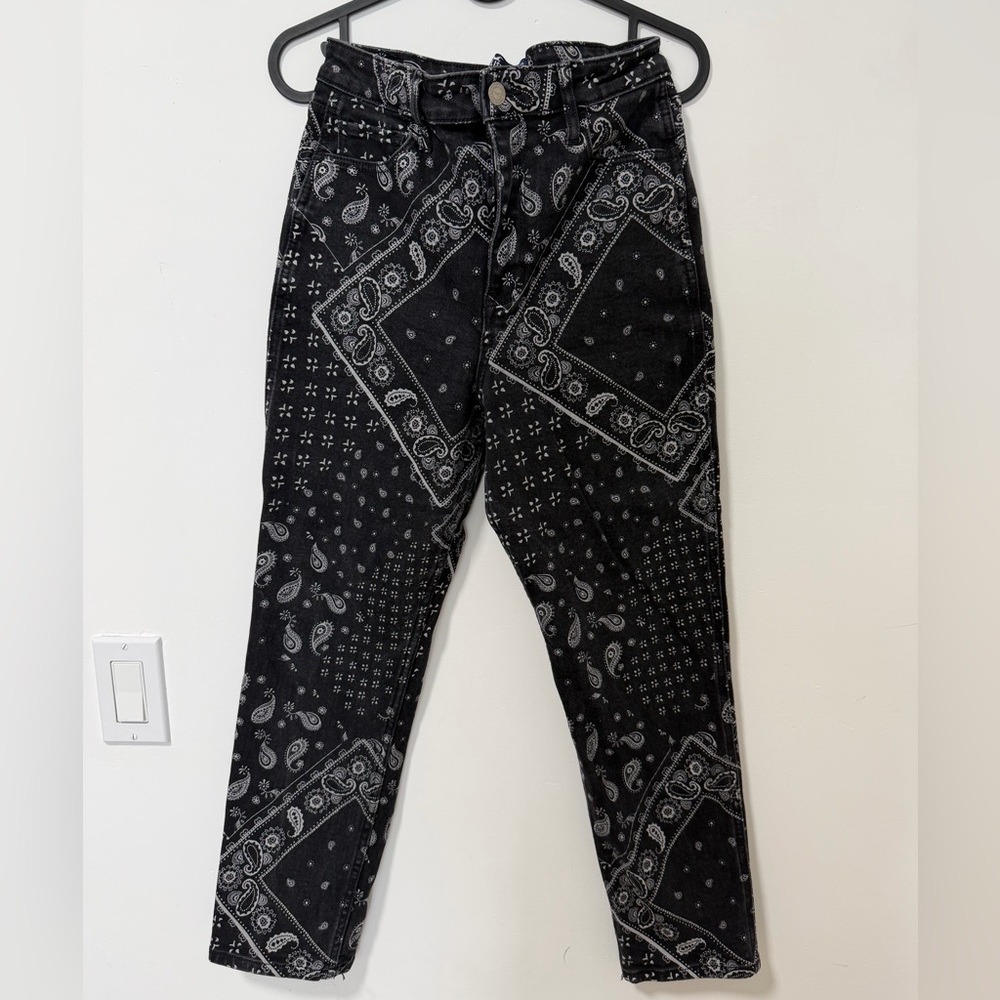 Hollister Ultra High-Rise Mom Jeans with a black and white paisley print